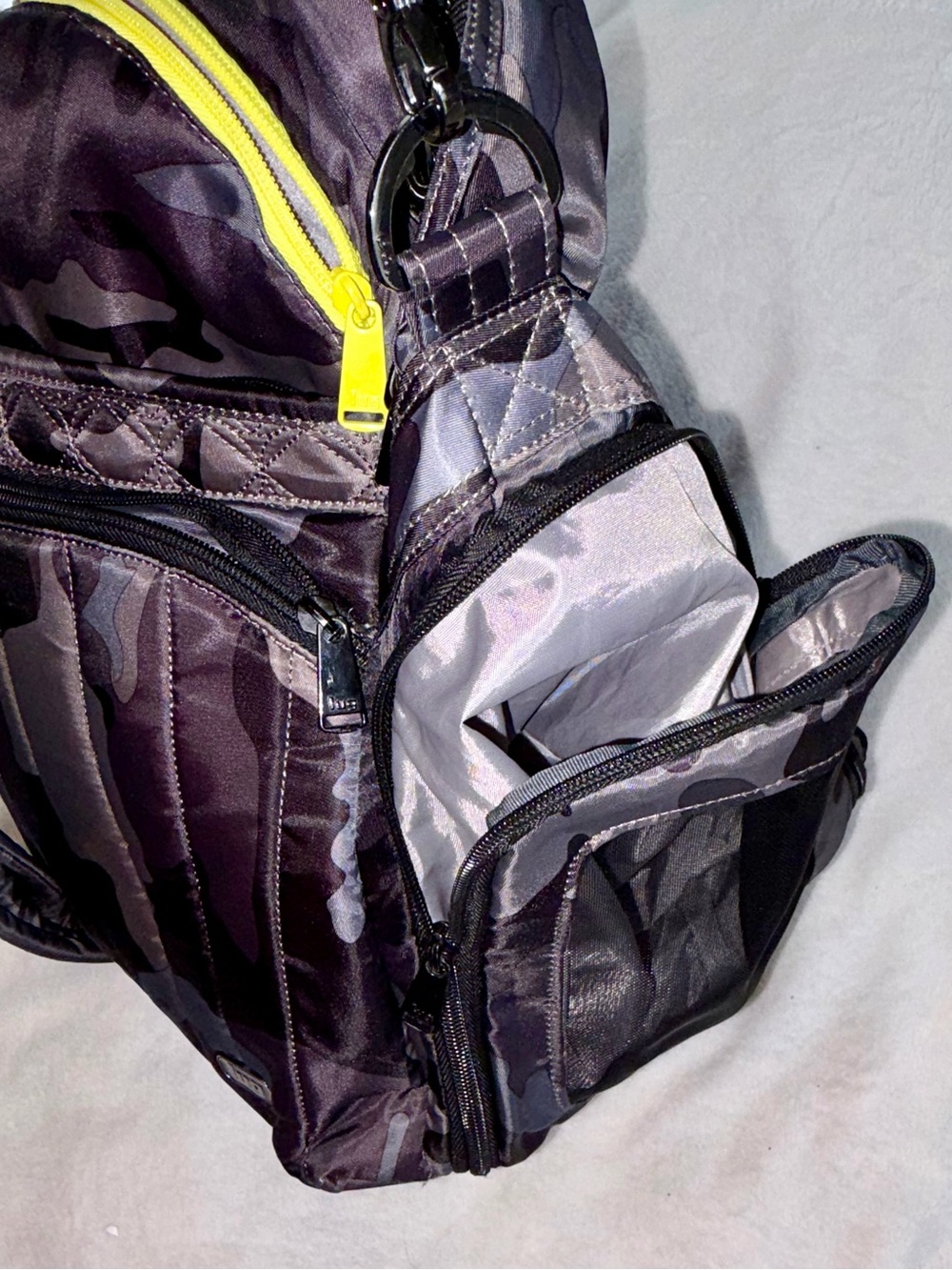 LUG Boxer Overnight Bag Quilted Camo - Picture 5 of 12